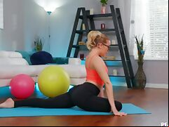 Personal yoga trainer fucked his sexy blonde client Katie Kush